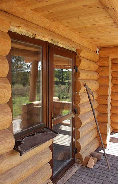 фото установки окна в деревянном доме