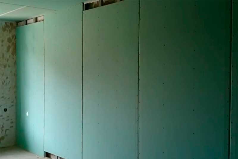 фото обшитой стены листами гипсокартона