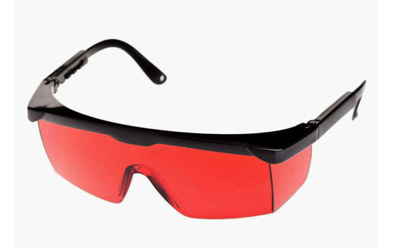 модель с очками в комплекте может оказаться полезной при работе в солнечные дни