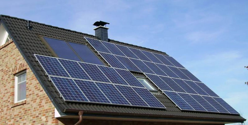 солнечные батареи на крыше дома фото