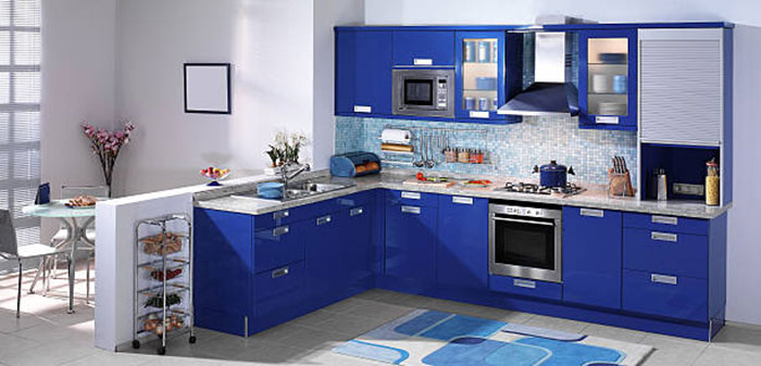 бело синяя кухня в интерьере фото