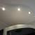 потолок с точечными светильниками
