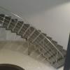 лестница со ступенями из англомерата