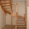 деревянная лестница с поворотом